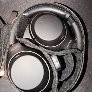 Sony WH1000XM4 Wireless Noise-Cancelling Over-the-Ear Headphones